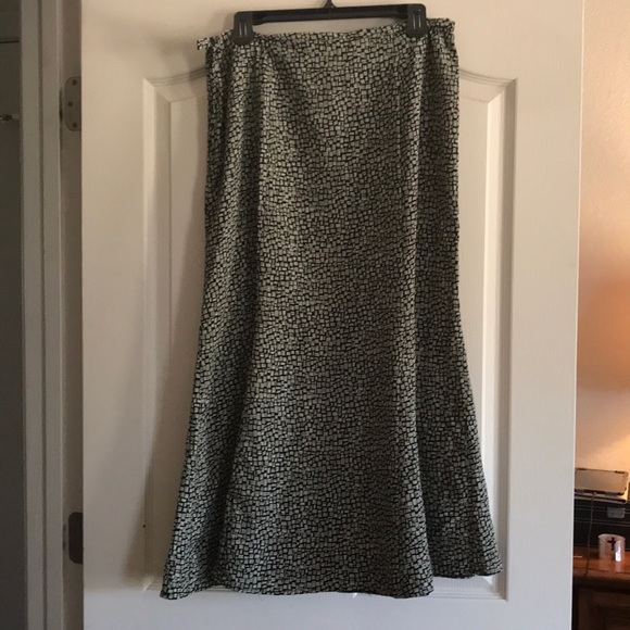 Skirt - Picture 2 of 4